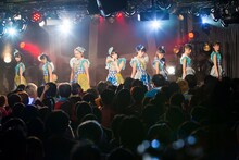 「3B junior『秋の収穫祭IV』3B junior シンガーソングランナー～目指せ完奏！歌う!!下北沢マラソン～」の様子。（撮影：堀口綾）