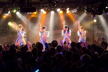 「3B junior『秋の収穫祭IV』3B junior シンガーソングランナー～目指せ完奏！歌う!!下北沢マラソン～」の様子。（撮影：堀口綾）