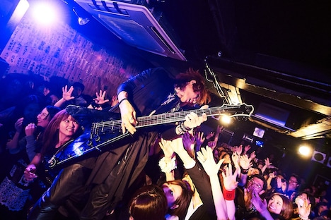 「SUGIZO TOUR 2017 Unity for Universal Truth」宮城・石巻BLUE RESISTANCE公演の様子。（Photo by Keiko TANABE）