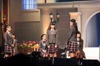 コントの様子。(c)アミューズ