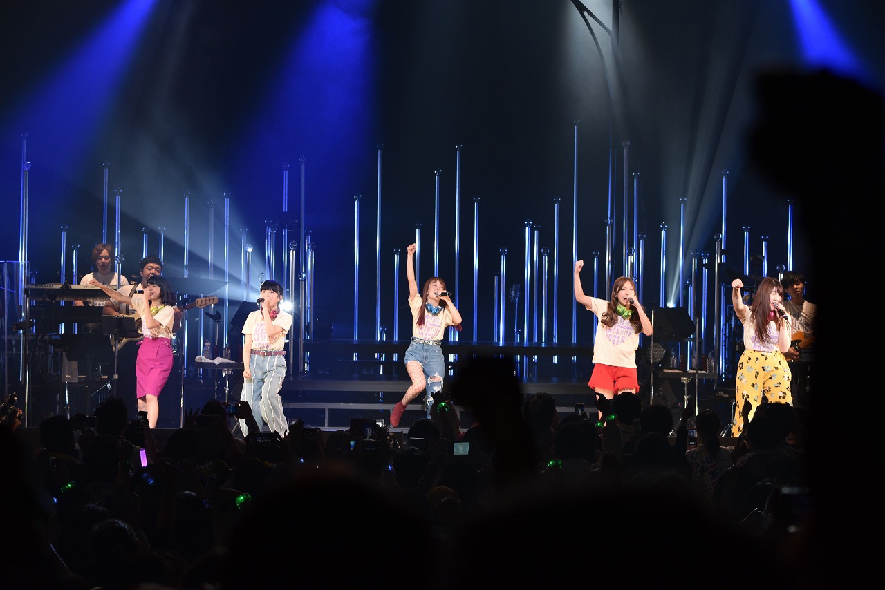Little Glee Monster「リトグリライブツアー2017 秋 Let's Grooooove !!!!! Monster」東京・東京国際フォーラム ホールA公演の様子。（写真提供：Sony Music Records）