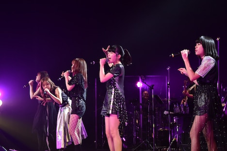 Little Glee Monster「リトグリライブツアー2017 秋 Let's Grooooove !!!!! Monster」東京・東京国際フォーラム ホールA公演の様子。（写真提供：Sony Music Records）