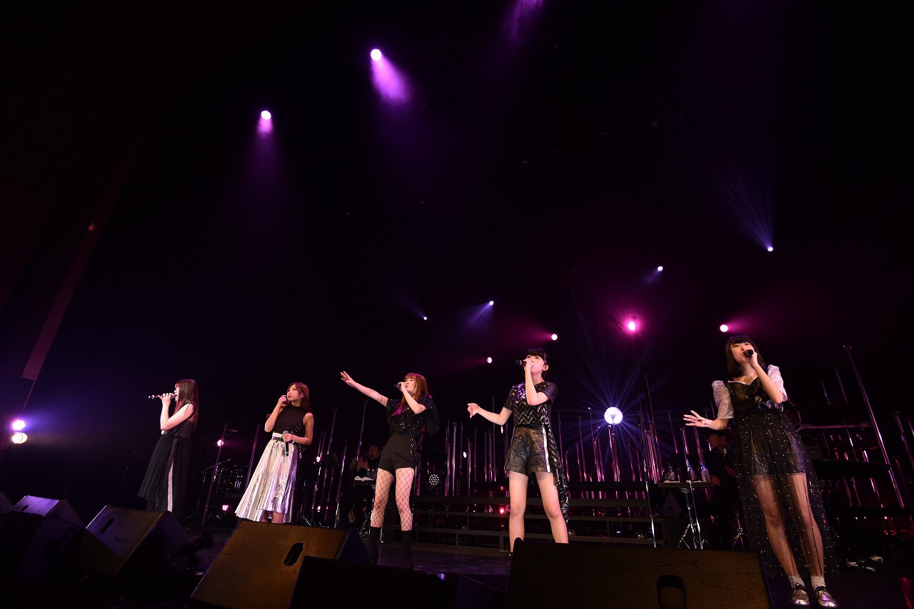 Little Glee Monster「リトグリライブツアー2017 秋 Let's Grooooove !!!!! Monster」東京・東京国際フォーラム ホールA公演の様子。（写真提供：Sony Music Records）