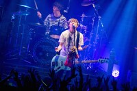 GEN（B, Vo）（撮影：ヤオタケシ）