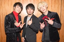 左からジュノ、真戸原直人、ギュミン。