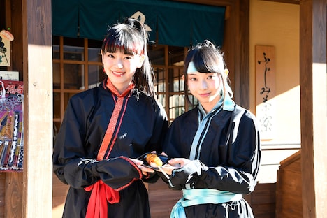 左から坂井仁香、辻野かなみ。（写真提供：ユニバーサルシグマ）