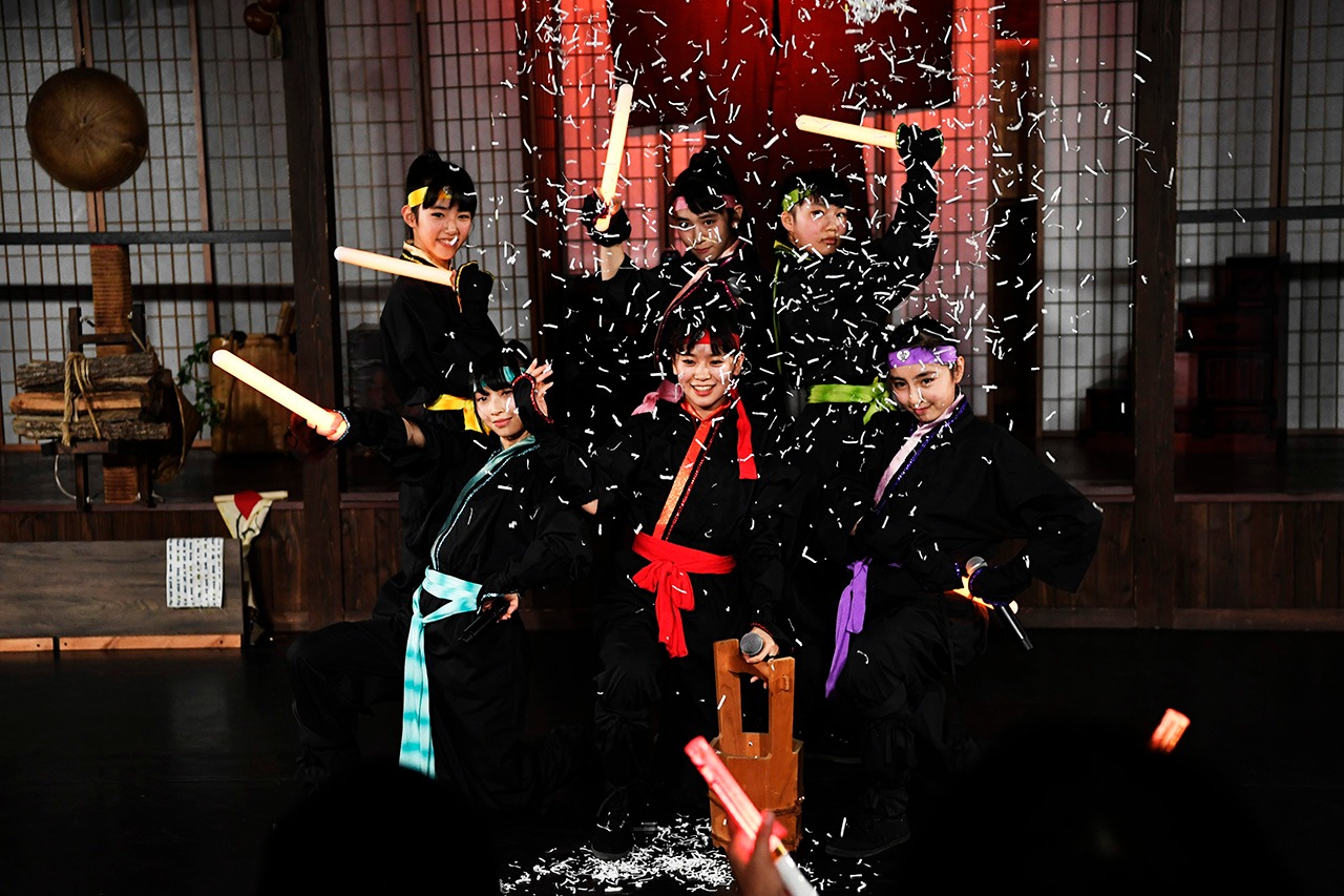 「DEADHEAT SHOW」を繰り広げるときめき▽宣伝部。（写真提供：ユニバーサルシグマ）