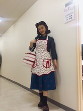 笠置シヅ子を演じるもも（Vo）。