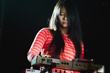 遊佐春菜（Key / 壊れかけのテープレコーダーズ）（撮影：二宮ユーキ）