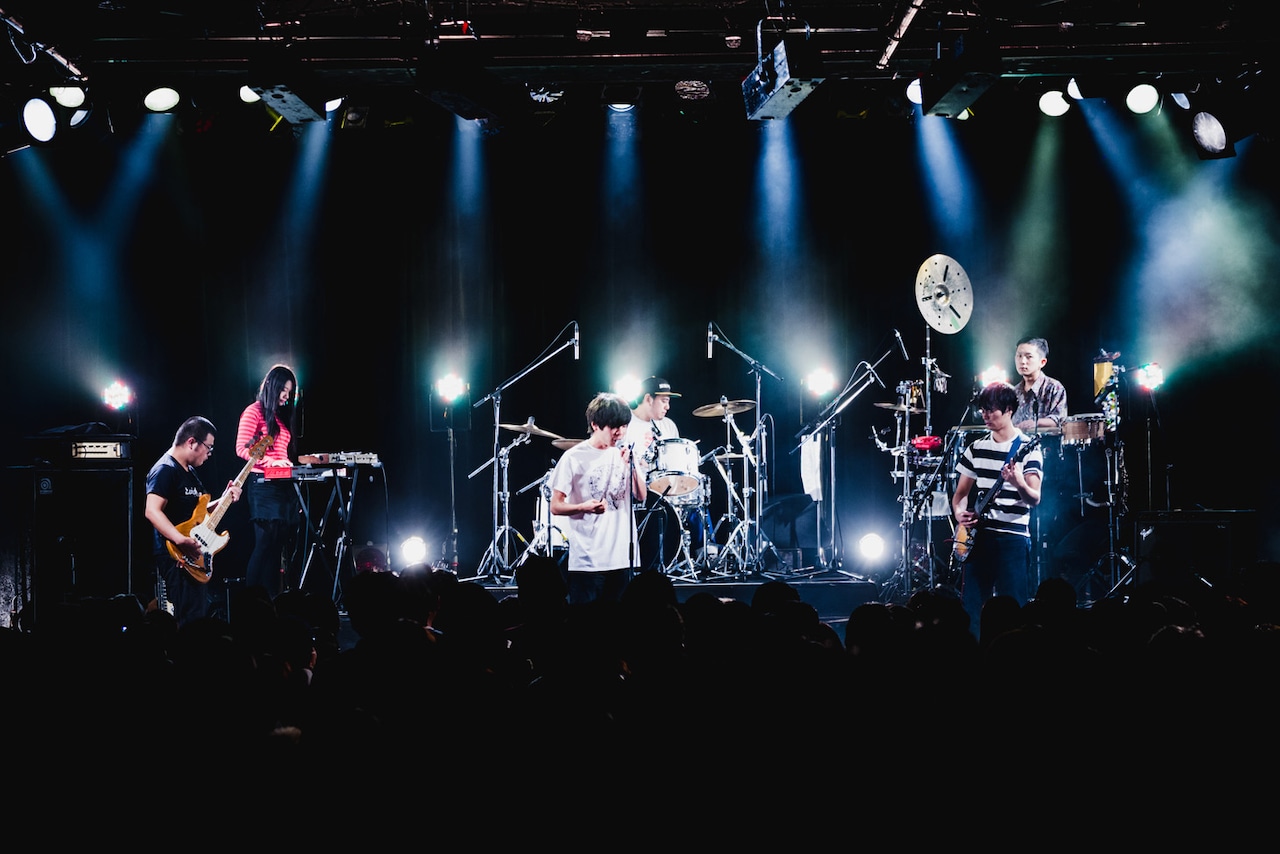 トリプルファイヤー、満員のLIQUIDROOMで魅せた「FIRE」の世界