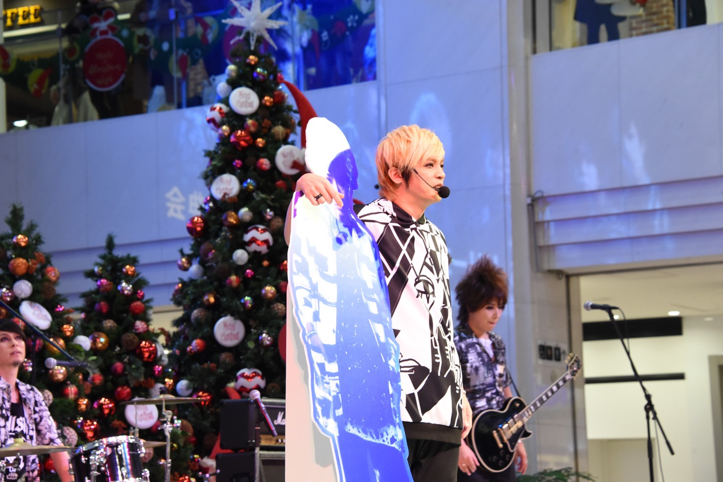 “paneru”と肩を組むhideki（Agitator）。