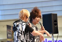 ediee（奥 / G）にツッコむhideki（手前 / Agitator）。