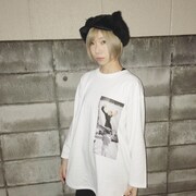 Maison book girl×ヴィレッジヴァンガードコラボロングTシャツより、コショージメグミデザインバージョン。