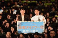 左から加藤肇監督、ナオト・インティライミ。