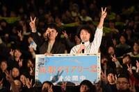 左から加藤肇監督、ナオト・インティライミ。