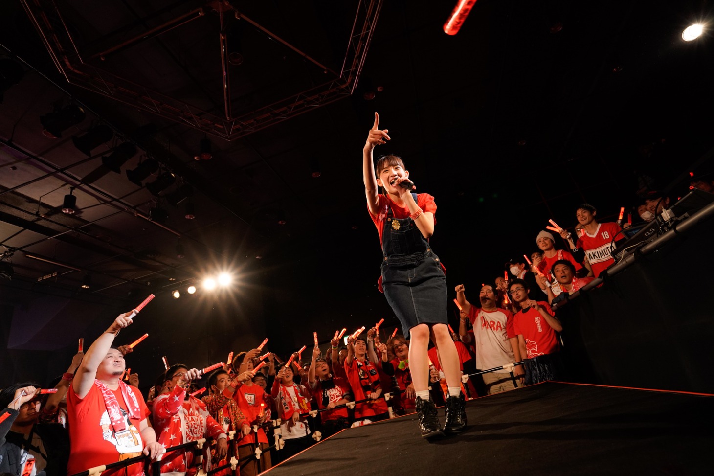 秋本帆華「20歳だ♪Hooo～祭♪」の様子。