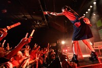 秋本帆華「20歳だ♪Hooo～祭♪」の様子。