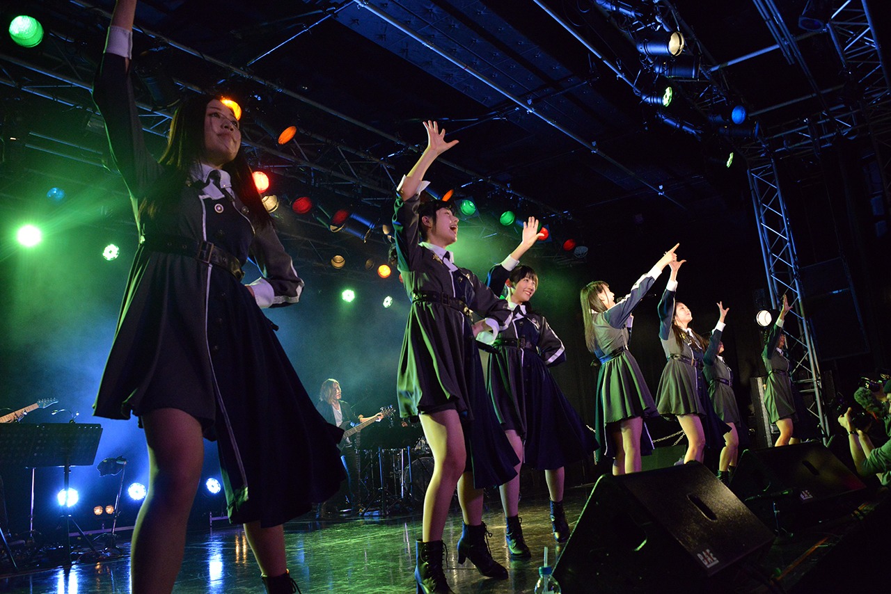 転校少女歌撃団 4thワンマンライブの様子。