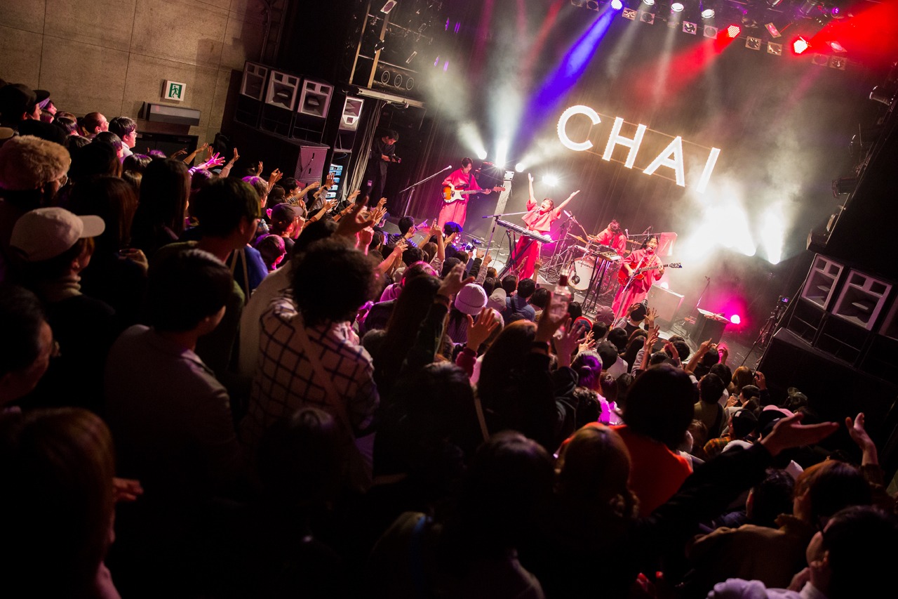 CHAI「1st Album『PINK』発売記念『やっぱり育ちたいトゥアー』」東京・WWW公演の様子。（撮影：中磯ヨシオ）