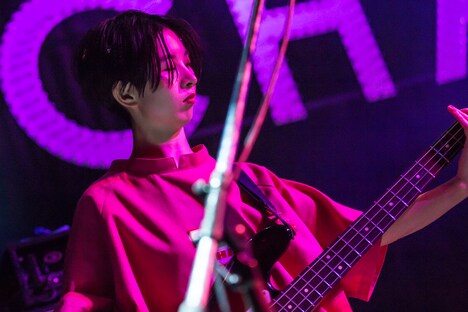 ユウキ（B, Cho）（撮影：中磯ヨシオ）