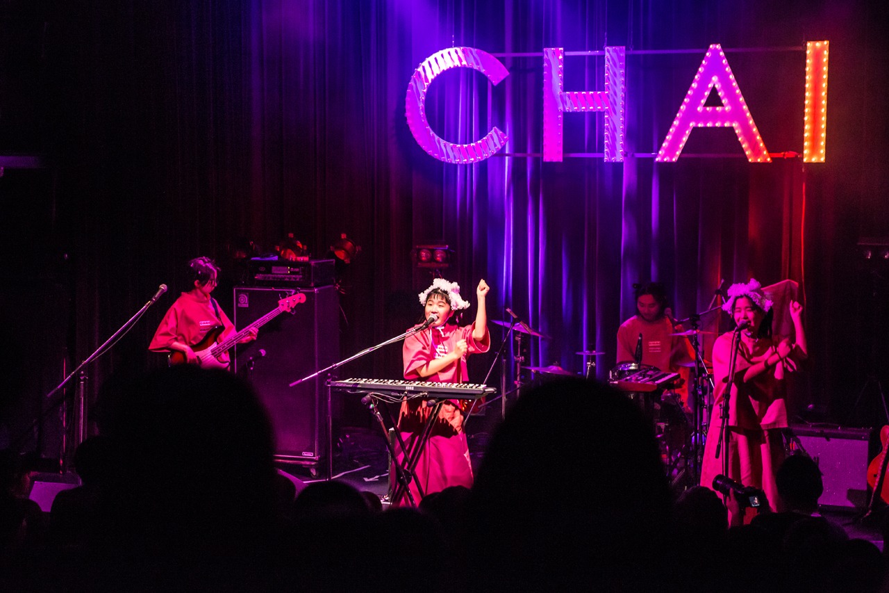 CHAI「1st Album『PINK』発売記念『やっぱり育ちたいトゥアー』」東京・WWW公演の様子。（撮影：中磯ヨシオ）