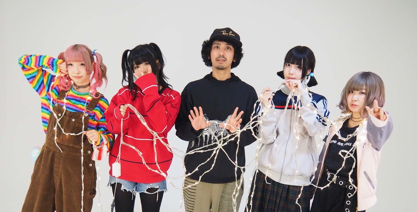 左から、ようなぴ、けちょん、加藤マニ、あの、しふぉん。