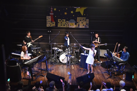 「星野みちるの『星降る街角』ツアーファイナル～スター誕生～」の様子。