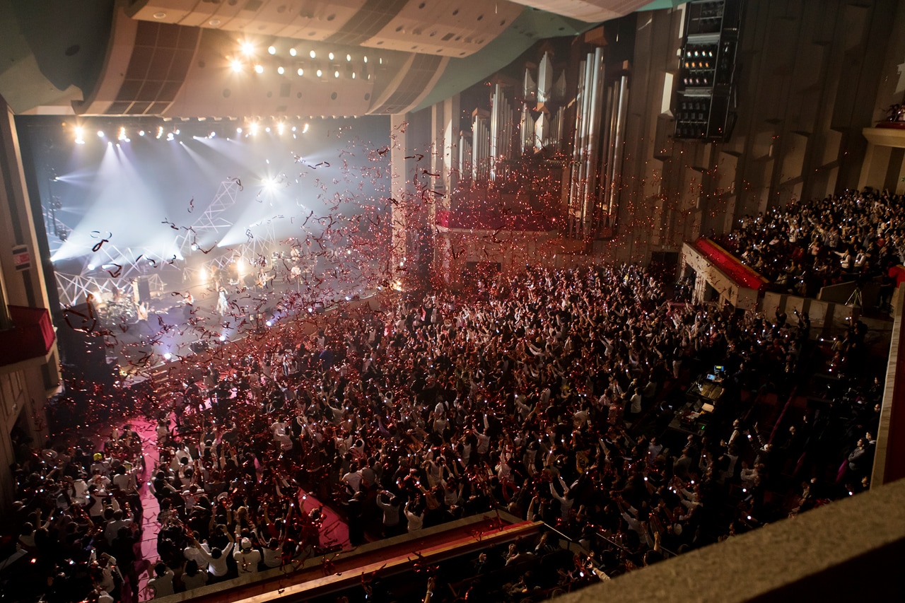 山本彩、“特別な場所”で20曲熱唱「皆さんを幸せにしたい」