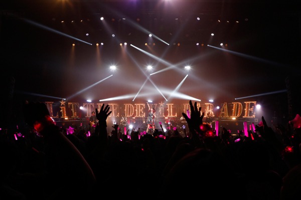 「LiVE is Smile Always～LiTTLE DEViL PARADE～『そしてパレードは続く』」札幌公演の様子。（撮影：キセキミチコ）