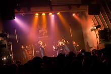 EMPiREの初ライブの様子。