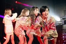夢みるアドレセンス「5th Anniversary Tour “真夏の夜のYUME LAND”」追加公演 東京・チームスマイル・豊洲PIT公演の様子。（写真提供：ソニー・ミュージックレーベルズ）