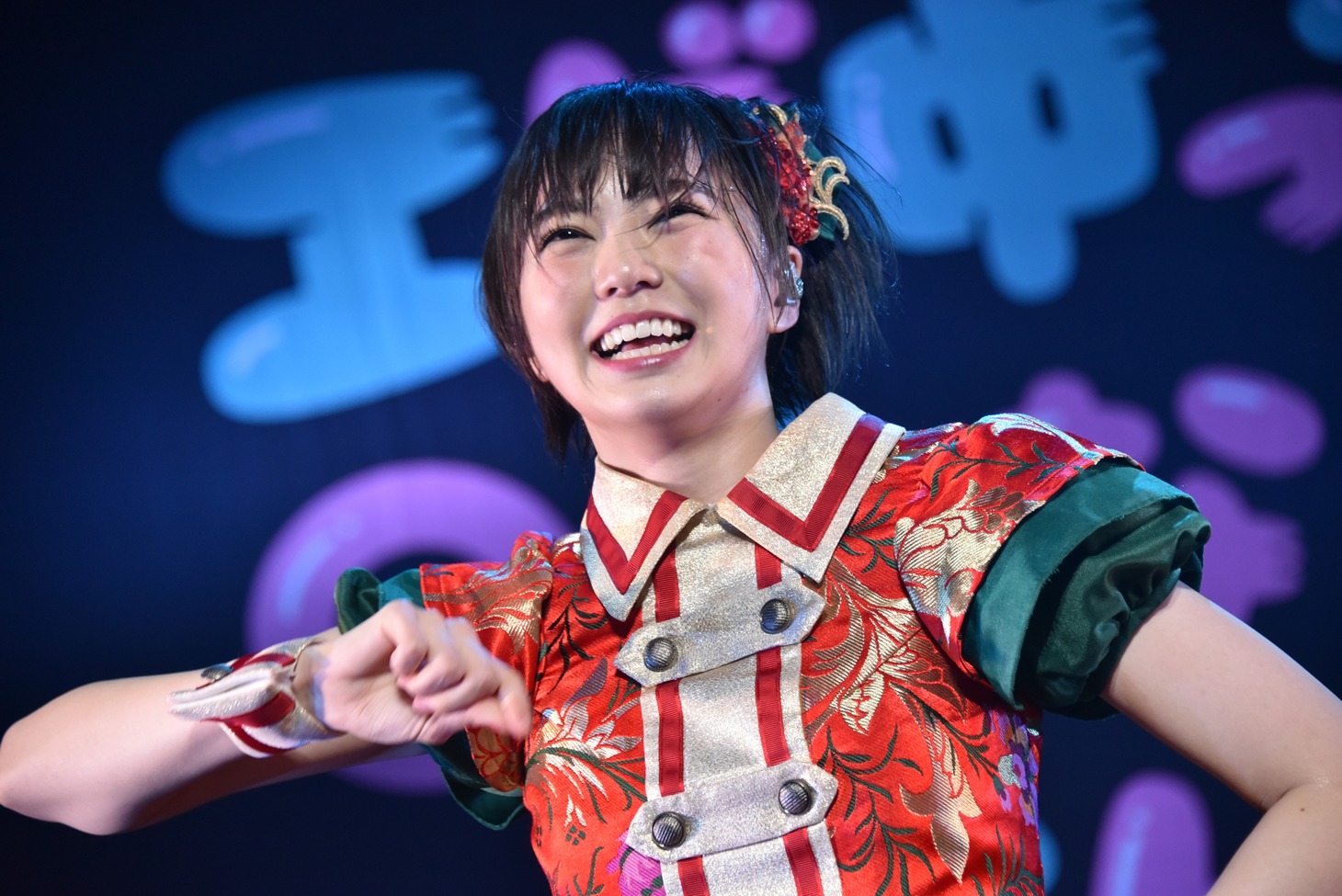 安本彩花