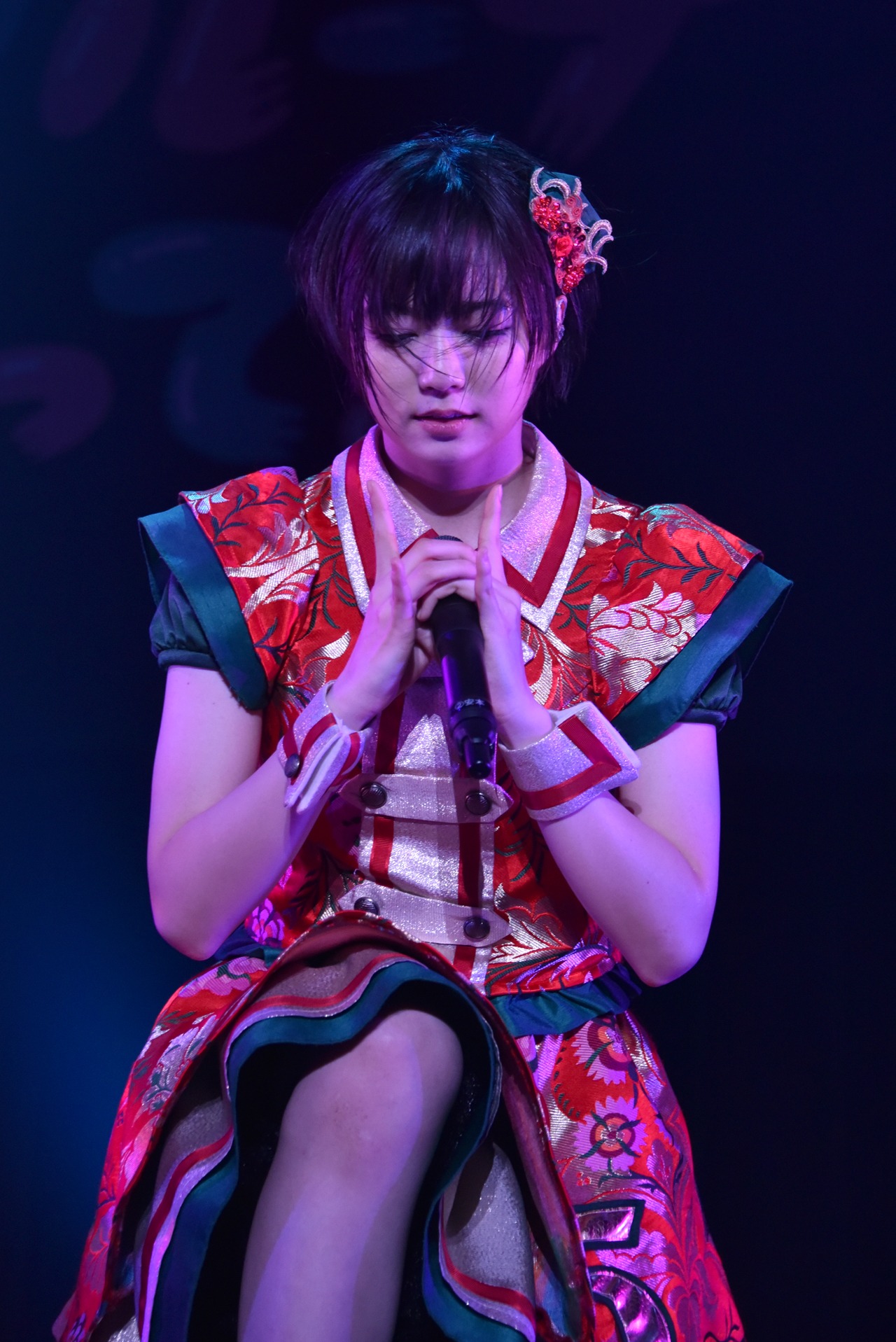 安本彩花