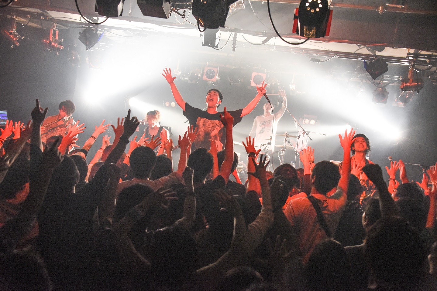 「GOLD EXPERIENCE REQUIEM TOUR」東京・TSUTAYA O-Crest公演の様子。（撮影：伊藤由岐）