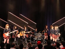 HKT48「HKT48 6フェス ～LOVE&PEACE！ROCK周年だよ、人生は…～」2期生ファンミーティングの様子。(c)AKS