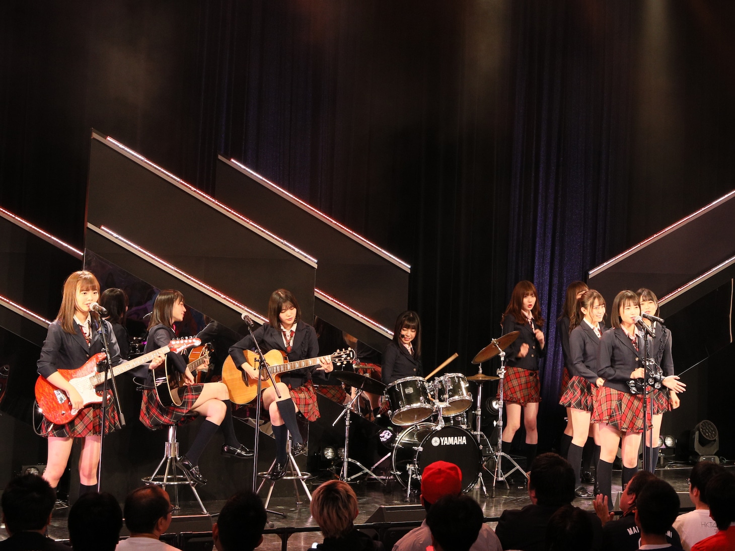 HKT48「HKT48 6フェス ～LOVE&PEACE！ROCK周年だよ、人生は…～」2期生ファンミーティングの様子。(c)AKS
