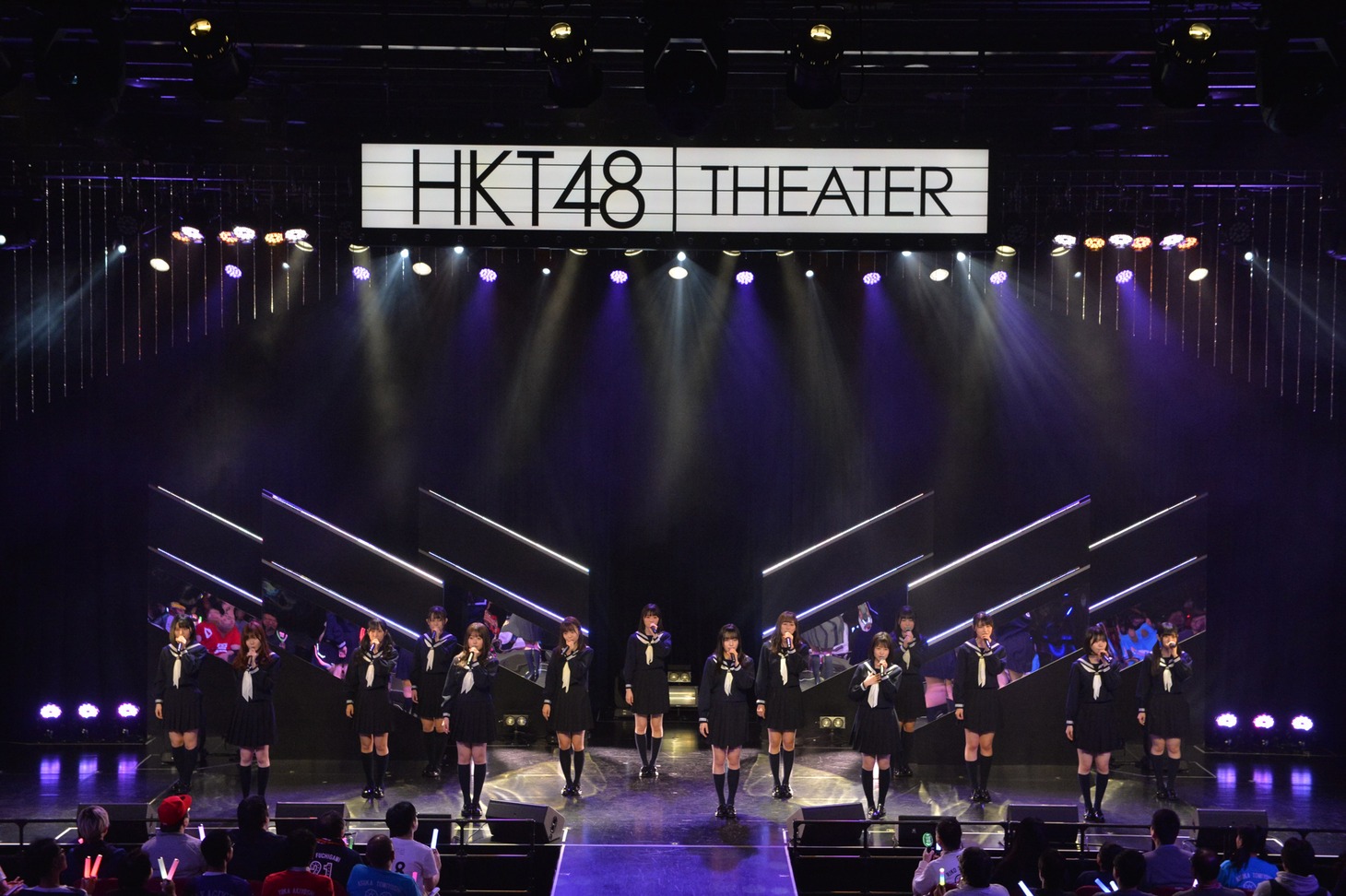 HKT48「HKT48 6フェス ～LOVE&PEACE！ROCK周年だよ、人生は…～」2期生ファンミーティングの様子。(c)AKS