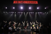 HKT48「HKT48 6フェス ～LOVE&PEACE！ROCK周年だよ、人生は…～」生バンド歌謡ショーの様子。(c)AKS