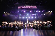 HKT48「HKT48 6フェス ～LOVE&PEACE！ROCK周年だよ、人生は…～」生バンド歌謡ショーの様子。(c)AKS