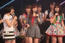 HKT48「HKT48 6フェス ～LOVE&PEACE！ROCK周年だよ、人生は…～」6周年特別記念公演の様子。(c)AKS