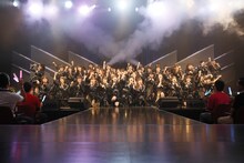 HKT48「HKT48 6フェス ～LOVE&PEACE！ROCK周年だよ、人生は…～」6周年特別記念公演の様子。(c)AKS