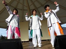 左から佐野勇斗、山崎悠稀、板垣瑞生。