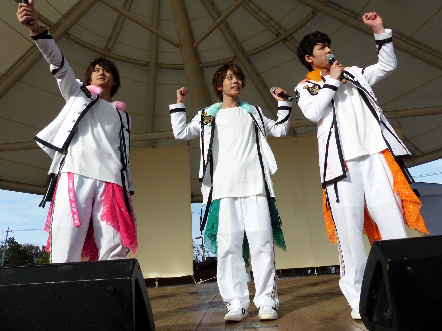 左から佐野勇斗、山崎悠稀、板垣瑞生。