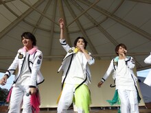 左から佐野勇斗、吉田仁人、山崎悠稀。