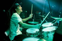 オオイナオユキ（Dr）（撮影：石崎祥子）