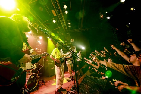 TENDOUJI「TENDOUJI 『MAD CITY』Release Tour」東京・新宿MARZ公演の様子。（撮影：石崎祥子）