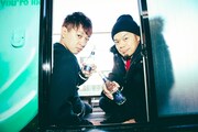 左からNAOKI（B, Vo / 10-FEET）、TAKUMA（Vo, G / 10-FEET）。