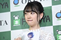 前歯を出す堀未央奈（乃木坂46）。