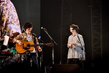 光村龍哉（NICO Touches the Walls）と尾崎世界観（クリープハイプ）。（Photo by HAJIME KAMIIISAKA）