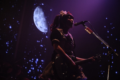 小鳩ミク（G, Vo）（Photo by masanori fujikawa）